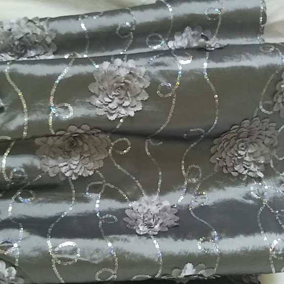 Dress - Picture 3 of 11